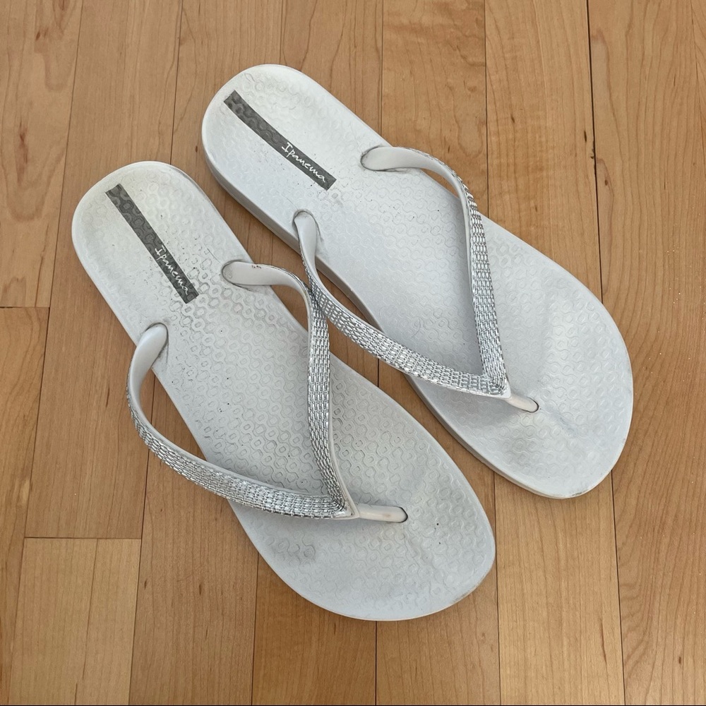 Havaianas white and silver